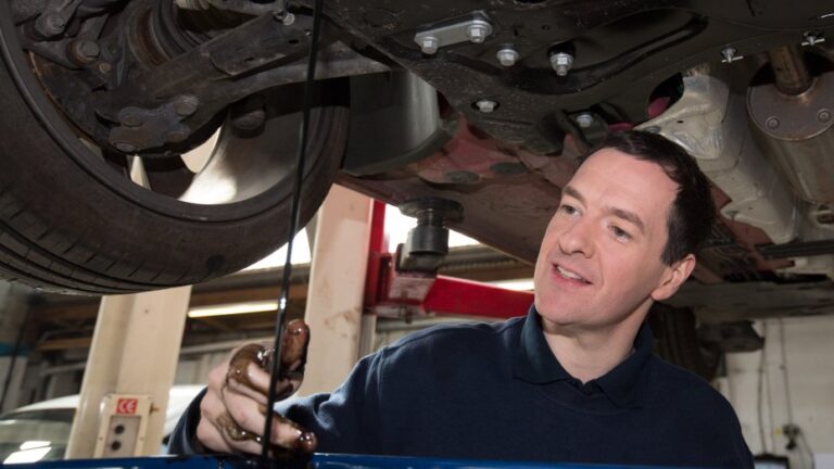 Когда менять моторное масло – по пробегу или по моточасам - Масло Kixx ...